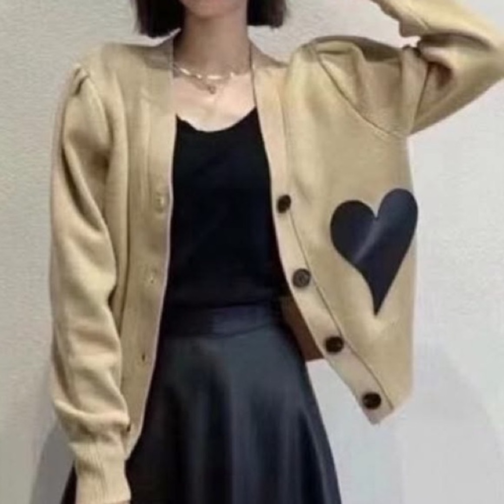 Kimhekim x MO&Co Heart Applique Cardigan